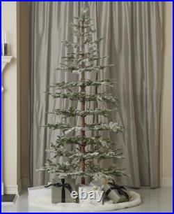 7.5' Sierra Pine Lightly Flocked Tree with 300 Warm White LED Lights