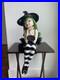 BELLA_LUX_Green_Hair_Witch_With_Cat_Large_Shelf_Sitter_Figurine_Halloween_Decor_01_qqxk