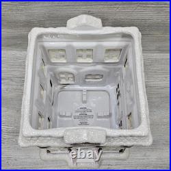 Bath & Body Works 2019 Holly Jolly Christmas Corner Candle Luminary Has Issues