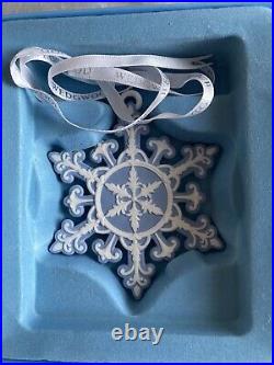 Boxed Wedgwood Christmas 2009 Blue & White Snowflake Ornament #588344 Jasperware