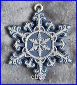 Boxed Wedgwood Christmas 2009 Blue & White Snowflake Ornament #588344 Jasperware