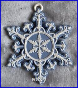 Boxed Wedgwood Christmas 2009 Blue & White Snowflake Ornament #588344 Jasperware