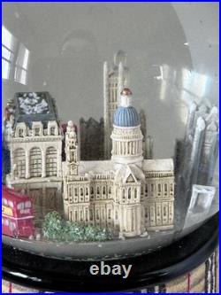 Burberry Tartan Plaid Iconic Designer London Snow Globe Vintage immaculate Condi