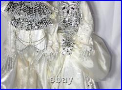 December Diamonds skeleton bride & groom white ivory silver 33 skull