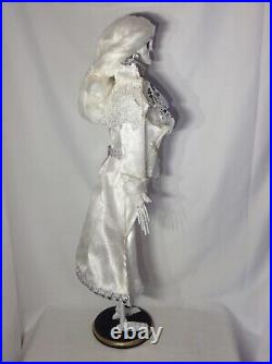 December Diamonds skeleton bride & groom white ivory silver 33 skull