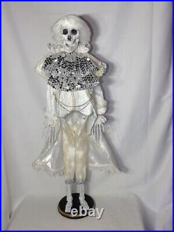 December Diamonds skeleton groom white ivory silver 33 skull