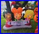 G_Mmy_Airblown_Hocus_Pocus_Sisters_Scene_Disn_Y_Outdoor_Halloween_Decorations_01_xf