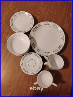 Gibson Christmas Charm Holly Berries Bowl Plate Cups Set 20 Piece 4 Set