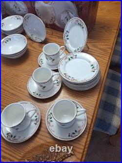 Gibson Everyday Vintage Festive Traditions Christmas Dishes 40 Pcs Service 8 Gibson Everyday Vintage Festive Traditions Christmas Dishes 40 Pcs Service 8
