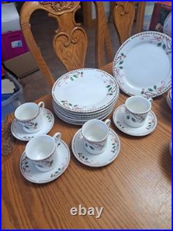 Gibson Everyday Vintage Festive Traditions Christmas Dishes 40 Pcs Service 8 Gibson Everyday Vintage Festive Traditions Christmas Dishes 40 Pcs Service 8