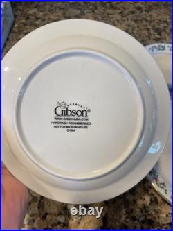 Gibson Holiday Charm 8-Piece Set 40-Piece Dinnerware, Christmas Holly Berry Gold
