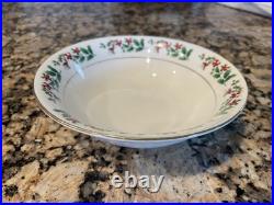 Gibson Holiday Charm 8-Piece Set 40-Piece Dinnerware, Christmas Holly Berry Gold