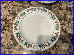 Gibson Holiday Charm 8-Piece Set 40-Piece Dinnerware, Christmas Holly Berry Gold