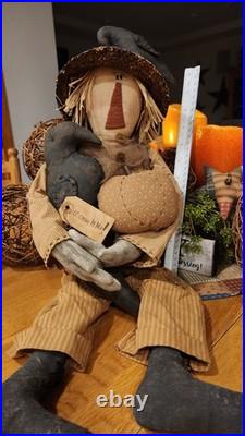 Honey Me Scarecrow With Crow