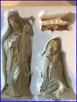 Jade Porcelain 14 Piece Nativity Set Ivory with Gold and Colors Bon Ton Free Ship