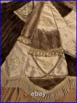 Mink and Silk Christmas Tree Skirt, separate collar, 3 small gift pockets, 60