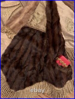Mink and Silk Christmas Tree Skirt, separate collar, 3 small gift pockets, 60