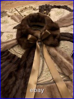 Mink and Silk Christmas Tree Skirt, separate collar, 3 small gift pockets, 60