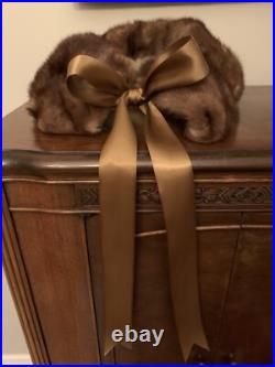 Mink and Silk Christmas Tree Skirt, separate collar, 3 small gift pockets, 60