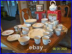 Pfaltzgraff Winterberry Vtg. Stoneware Holiday Christmas Grouping of 93 Pieces