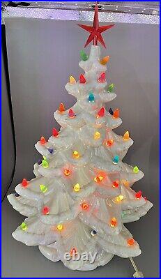 Vtg Atlantic Mold Ceramic 18 White Pearl Flocked Christmas Tree & Base Musical