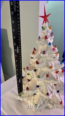 Vtg Atlantic Mold Ceramic 18 White Pearl Flocked Christmas Tree & Base Musical